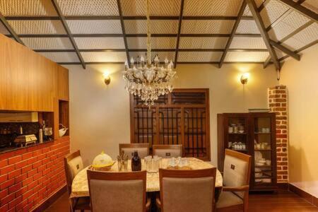 Golden Radiance Airyaman Spa & Pool Villa Breakfast & Spa Included Mysore Exterior foto